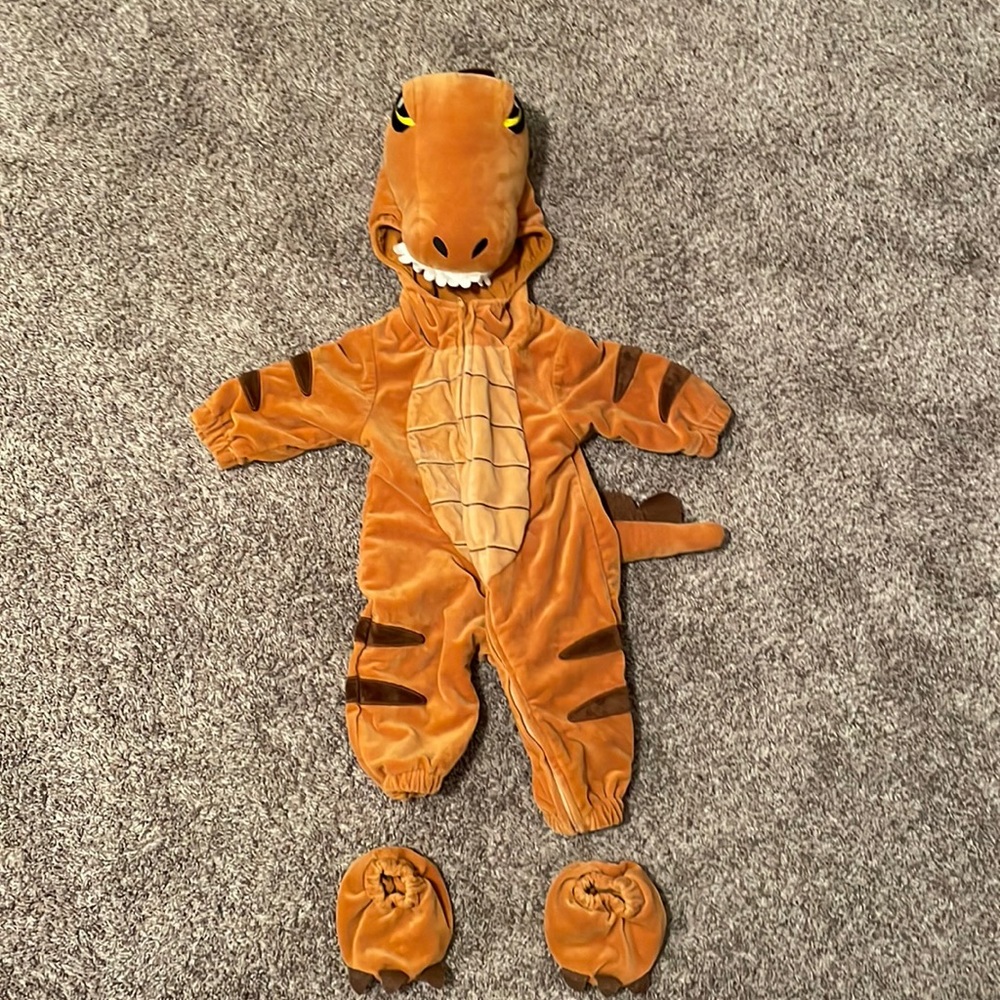Kid’s dinosaur T-Rex costume for Halloween. Warm velvety fabric. 6-9 months